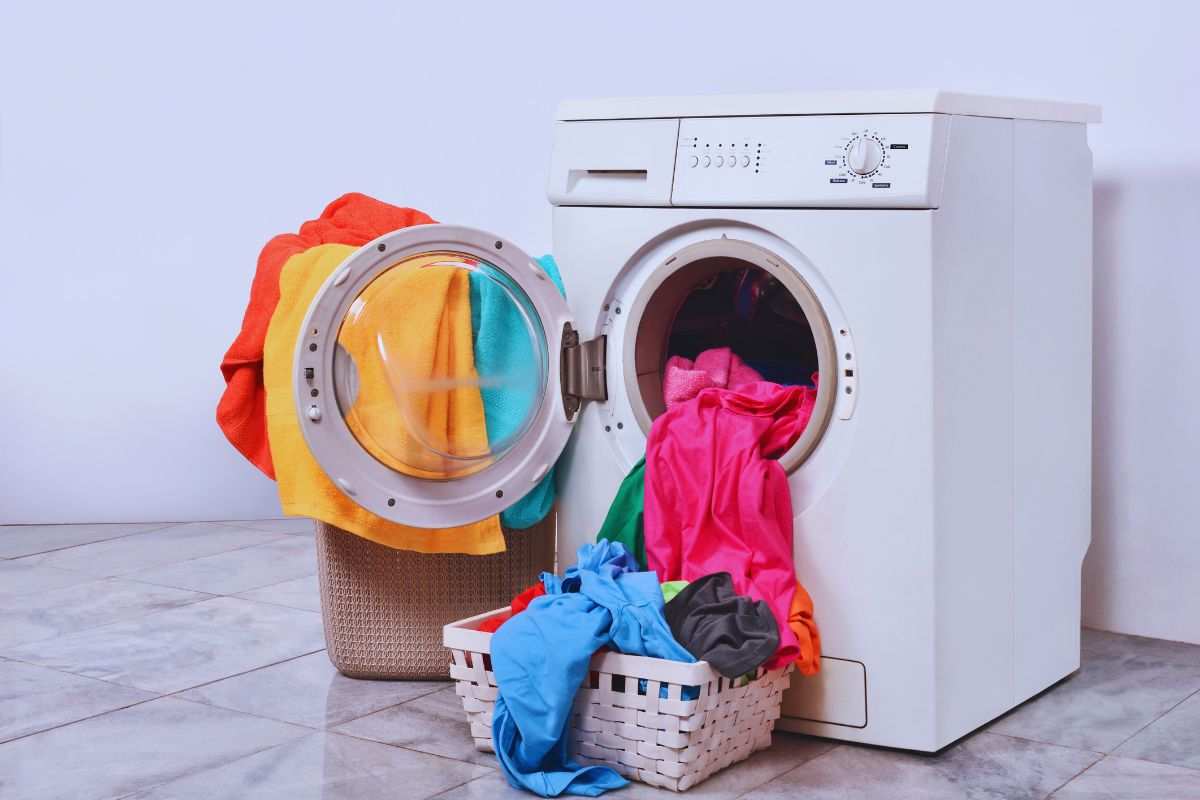i pericoli di lasciare troppo il bucato in lavatrice