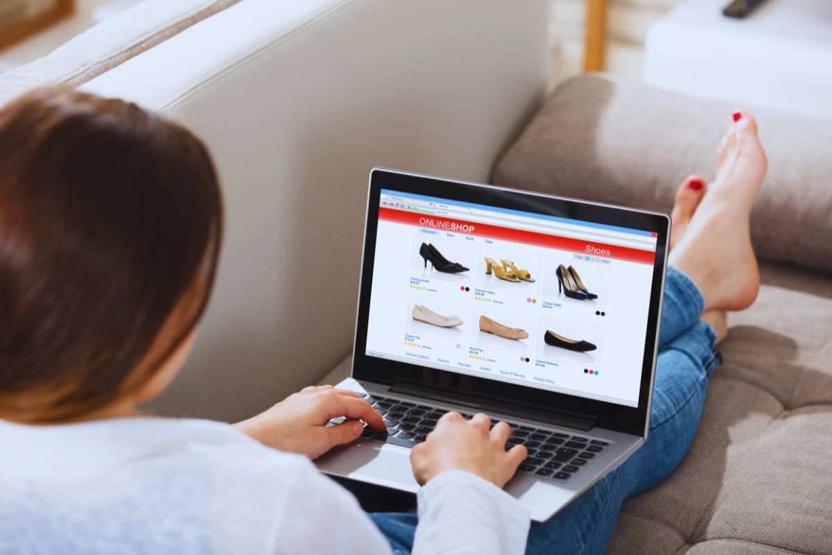 Comprare online dalla Cina può costarti caro: ecco il rischio nascosto nelle app che pochi conoscono 2 i pericoli dietro lo shopping online